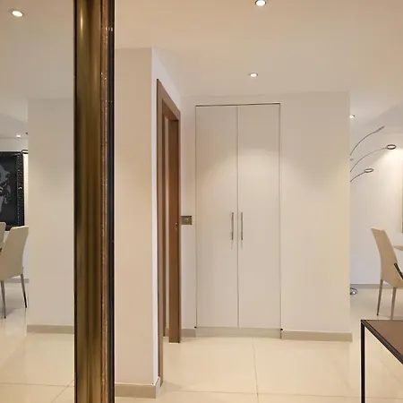 Carlton & Croisette, Chic & Entierement Renove, 2 & 2 Sdb Daire Cannes