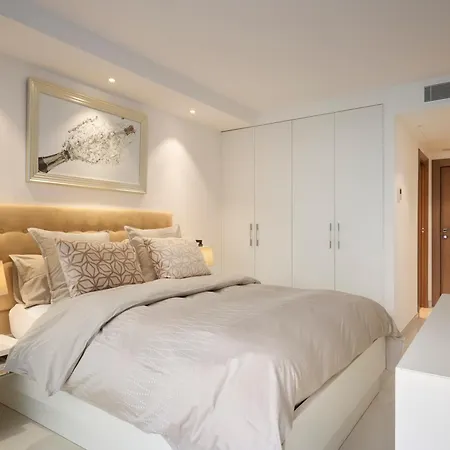 Carlton & Croisette, Chic & Entierement Renove, 2 & 2 Sdb Daire Cannes